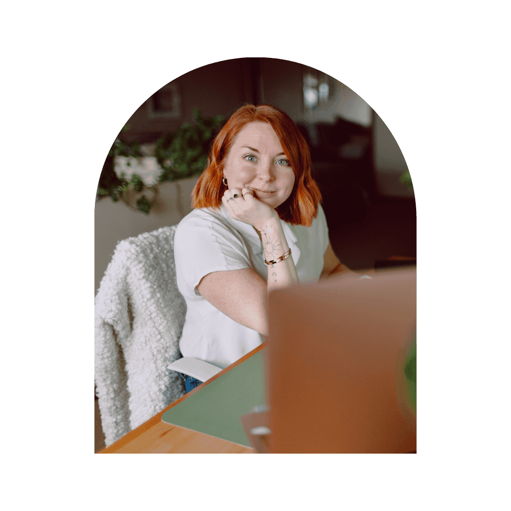 Smiling Coach Jen at desk during virtual coaching session – Life coach for lasting habits supporting clients online with motivation and structure.